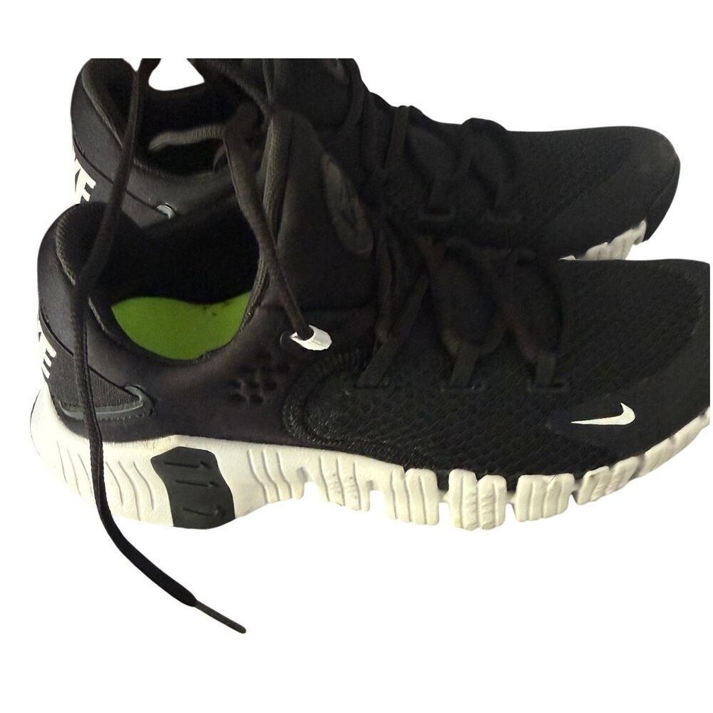 Nike Women’s Black Running Sneakers with White Sole